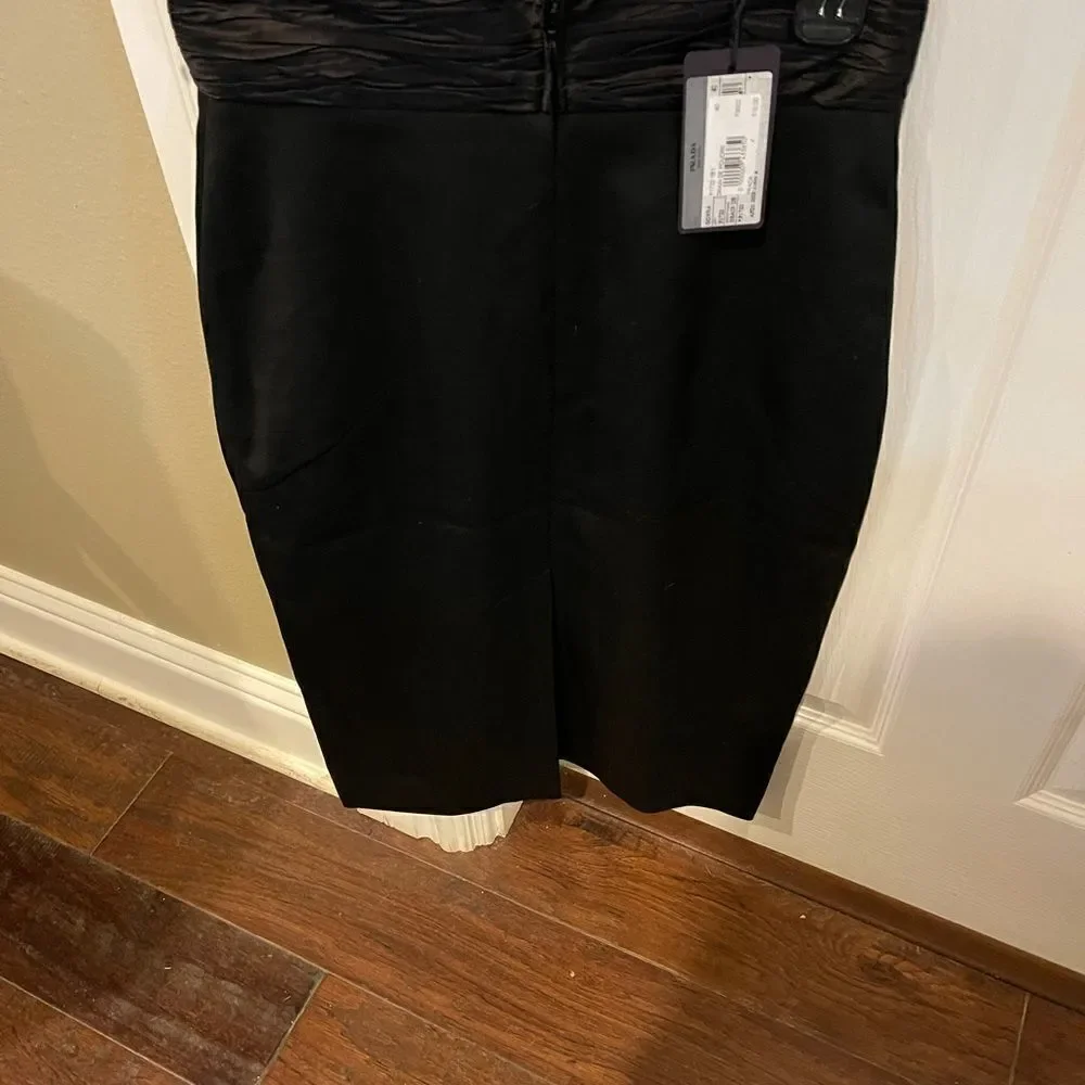 Black PRADA pencil skirt!